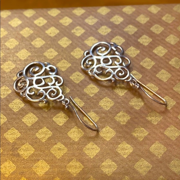 Silver drop earrings lightweight and comfortable - Picture 4 of 5